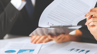 Nosotros proponemos varios conceptos aplicando nuestro propio know-how sobre un producto requerido por el cliente.